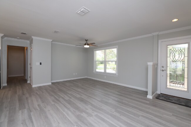 Building Photo - 566 Cruiser Ln