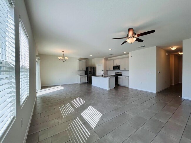 Foto del edificio - 13013 Carswell St