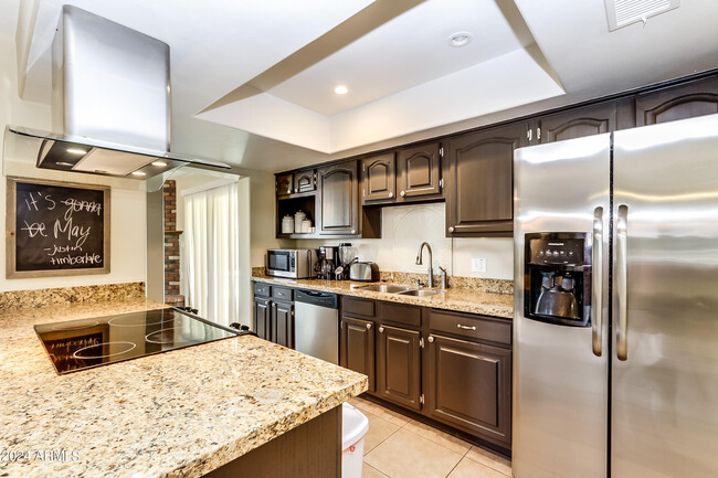Building Photo - 2138 S Los Feliz Dr