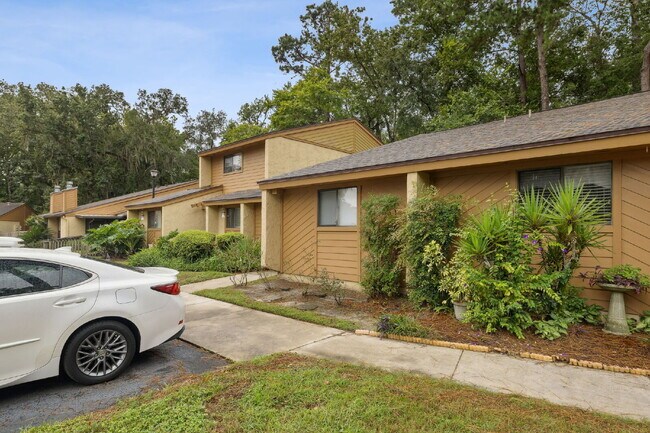 Foto del edificio - Charming Townhouse Retreat for Rent!