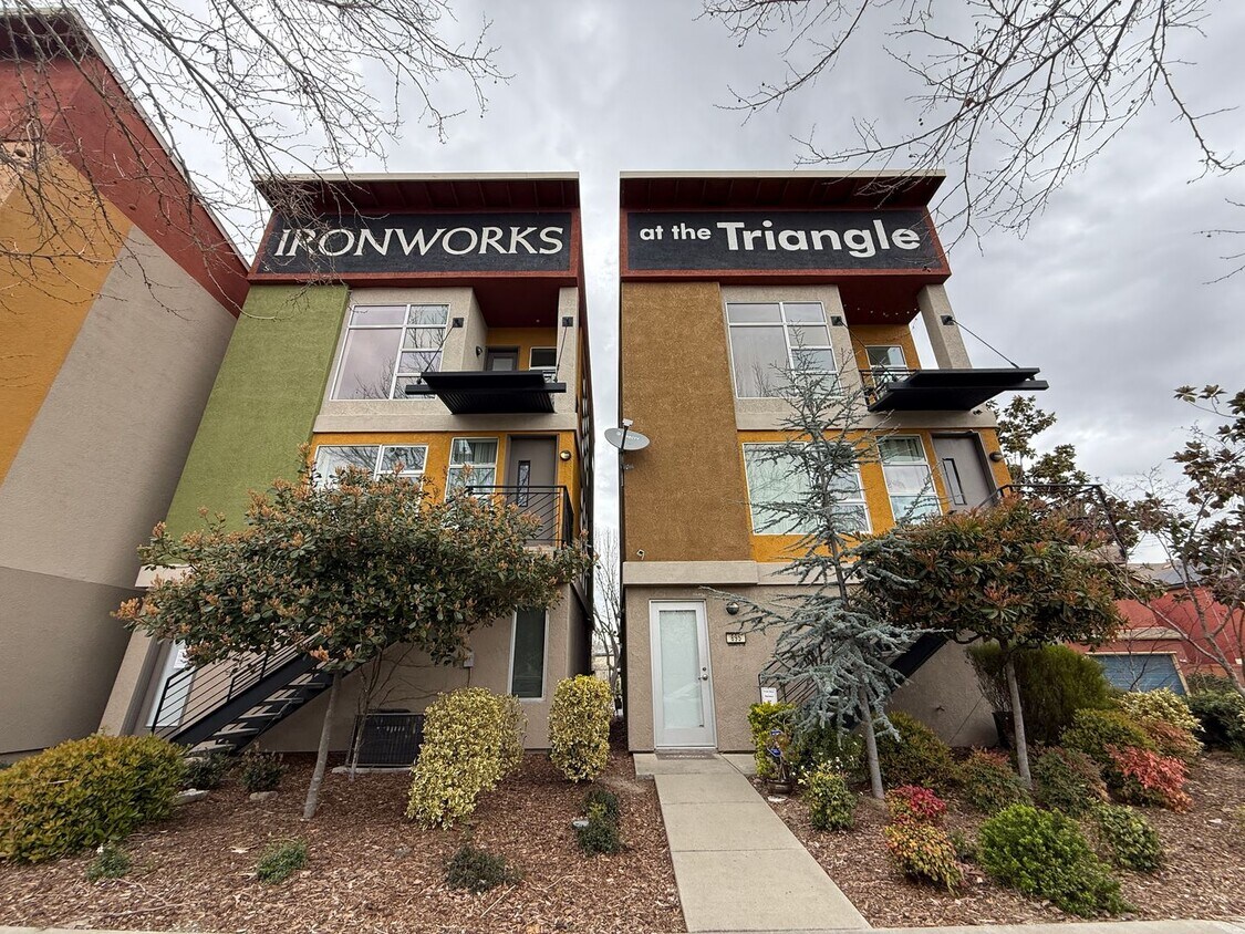 Primary Photo - Modern 2 bedroom, 2.5 Bathroom single fami...