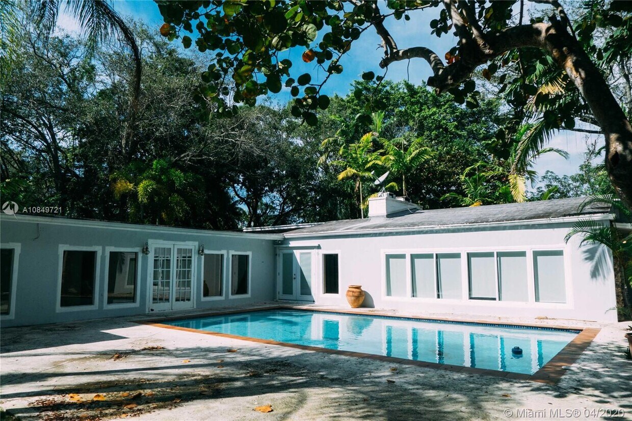 Primary Photo - 5805 SW 81st St