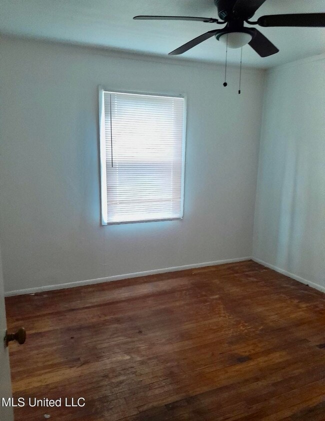 Building Photo - 2609 Brookwood Dr
