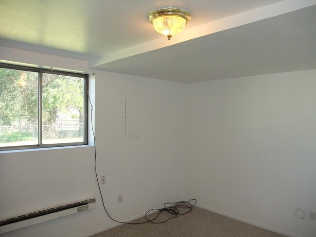 Building Photo - 104 W 5050 S