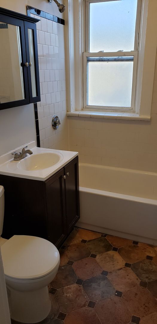 Building Photo - Convenient Brookline Location. Close to Co...