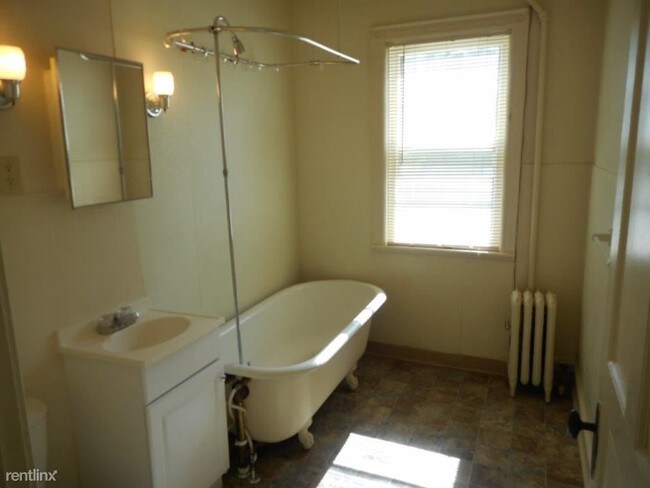 Foto del edificio - 829 Louisa St