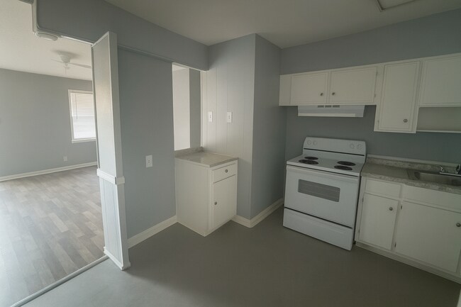 Building Photo - 3554 Plymouth Dr