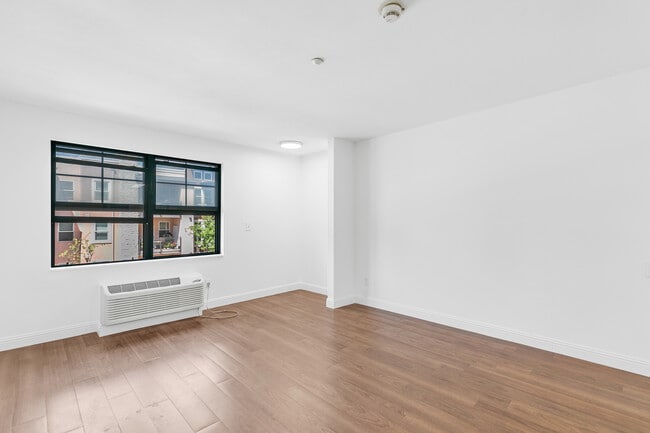Foto del edificio - 22711 Oakcrest Cir