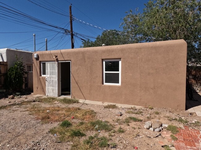 Building Photo - Cozy 1 BR, 1 Bath Casita