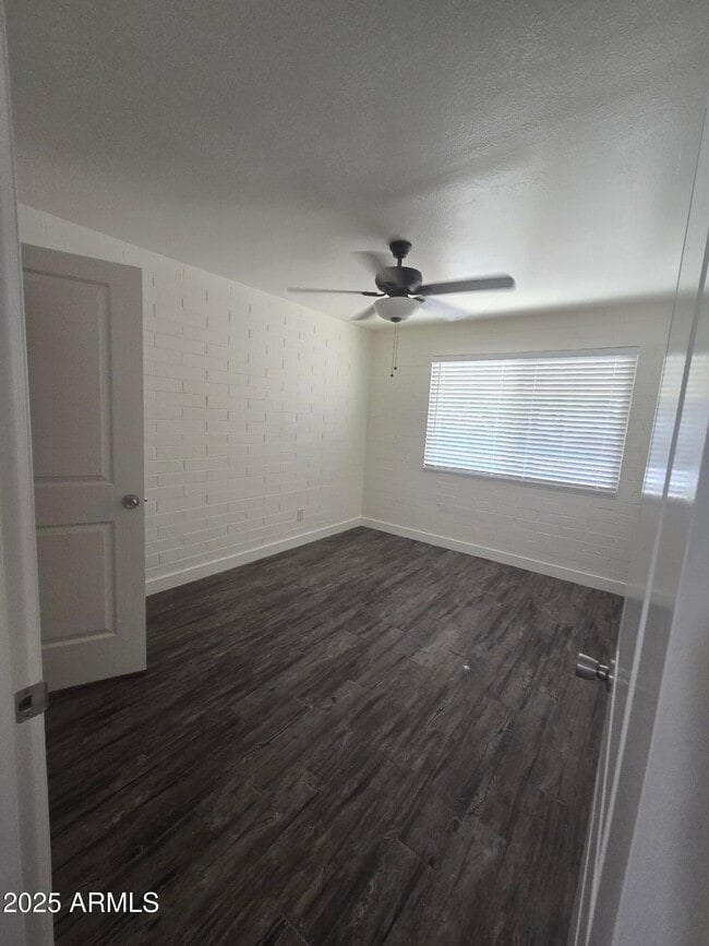 Foto del edificio - 2513 N 48th Pl