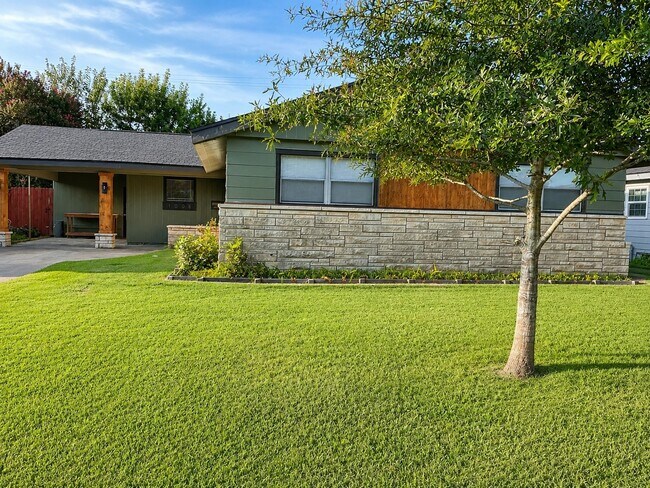 Building Photo - 1008 Wright Blvd