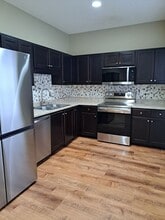 Building Photo - 411 Shady Pk Cv