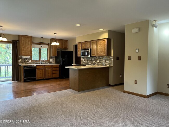 Foto del edificio - 111 Condon Rd