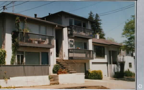 Foto del edificio - 202-204 Laurel Pl