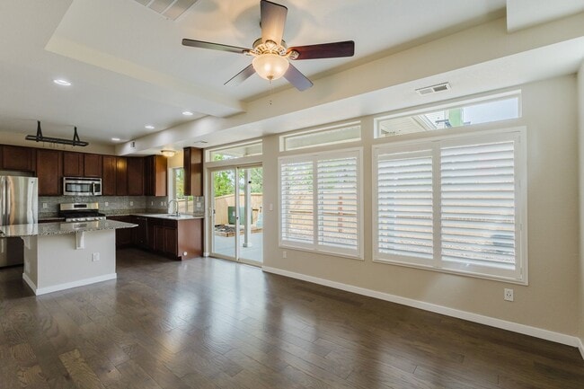 Building Photo - 2656 Champagne Ave
