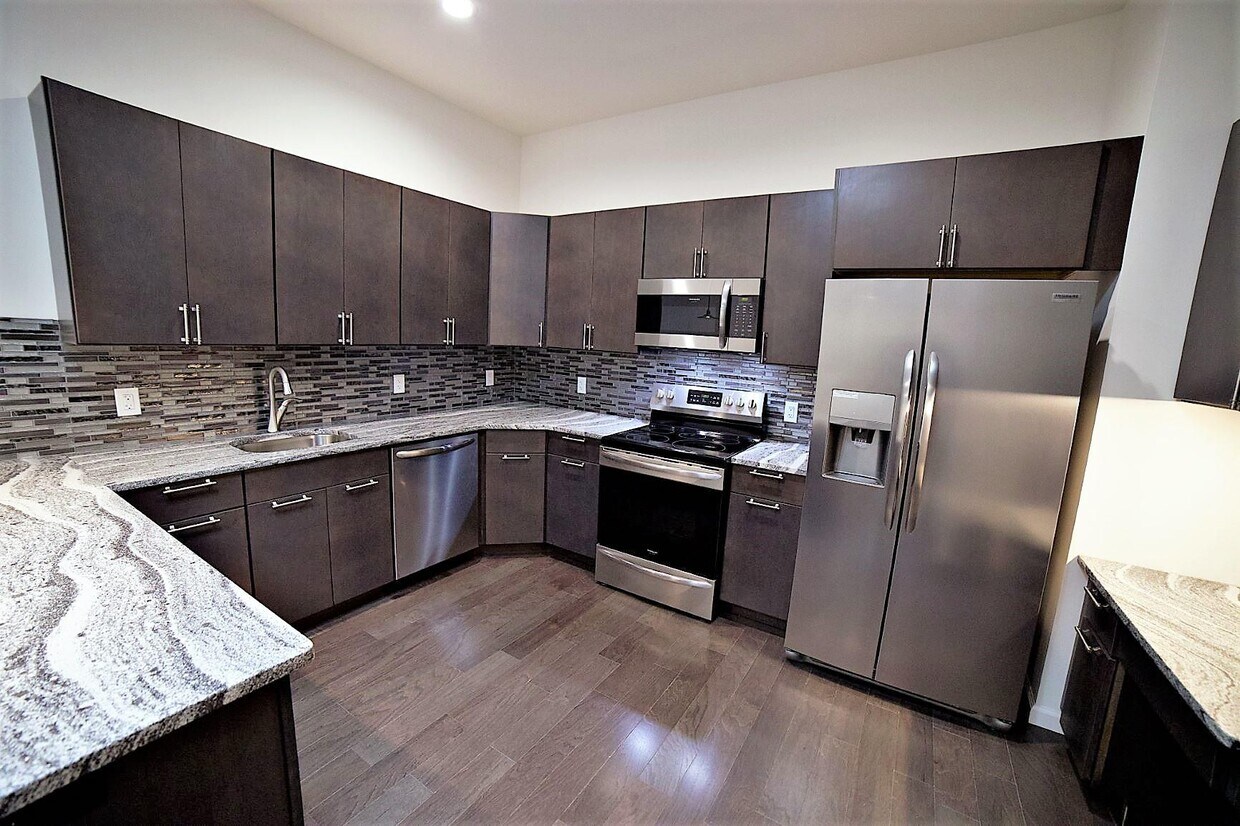 Photo - 415 New York Ave (Huntington, NY)