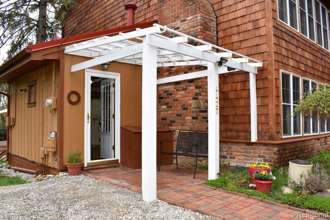 Foto del edificio - 4427 Cornwell Ln