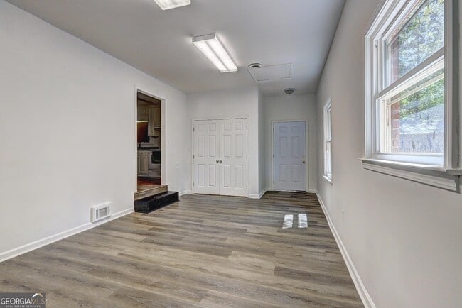 Building Photo - 1061 Cone Rd