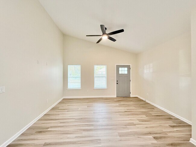 Foto del edificio - Modern 2-Bedroom Duplex