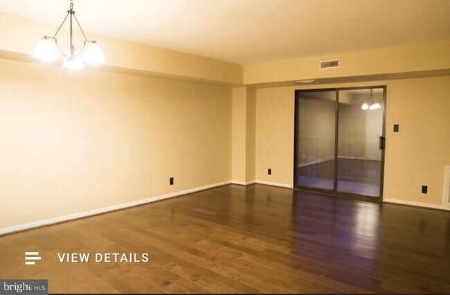 Building Photo - 3800 Powell Ln