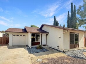 Building Photo - 816 Laurelwood Ct