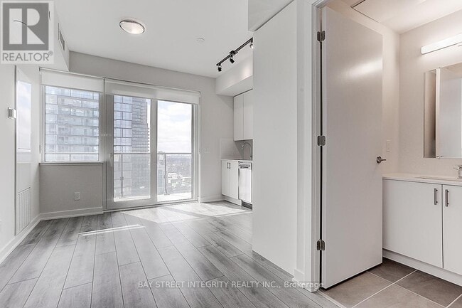 Building Photo - 15 Ellerslie Ave