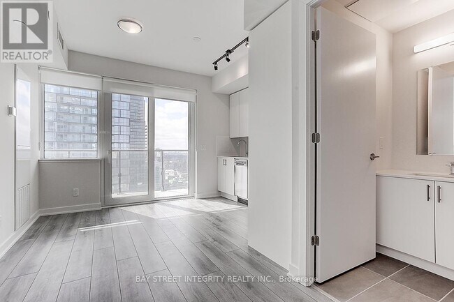 Photo du bâtiment - 15 Ellerslie Ave