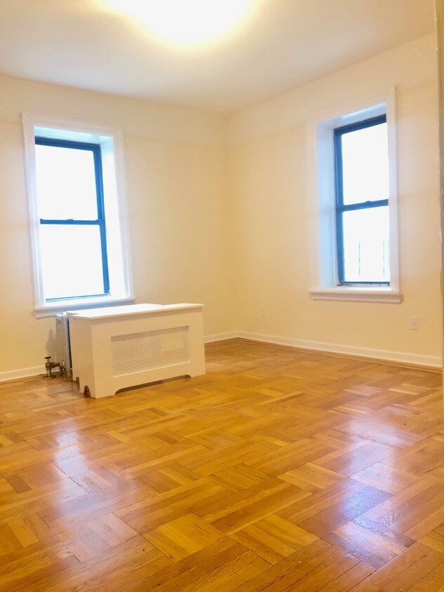 Foto principal - 61-08 Woodside Ave