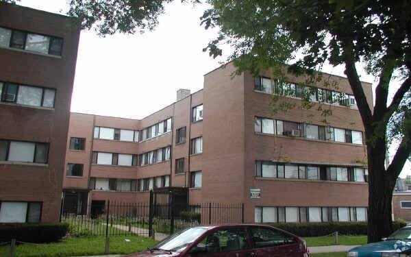 Building Photo - 6015-6023 N Fairfield Ave