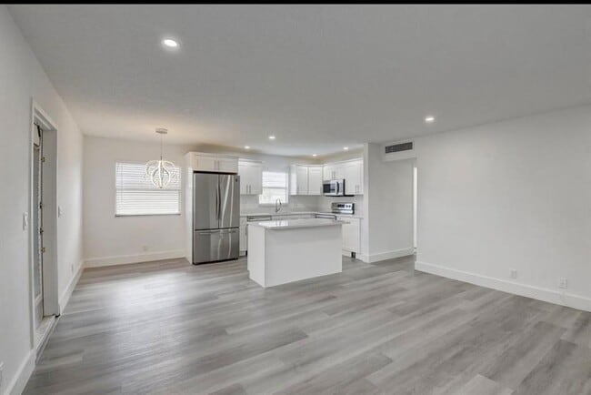 Building Photo - 125 Brittany Terrace