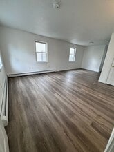 Building Photo - 17 Bassett St