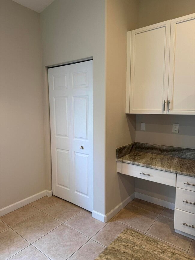 Building Photo - 3801 Kitty Hawk Ln SW