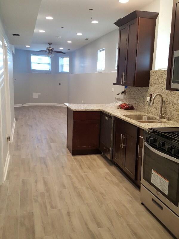 Foto del edificio - 3751 W Diversey Ave