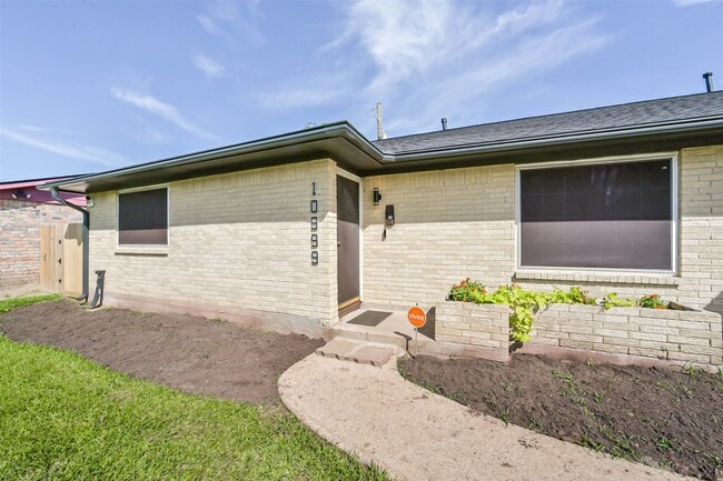 Building Photo - 10999 Fairland Dr