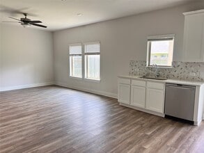Building Photo - 10638 Whitejacket