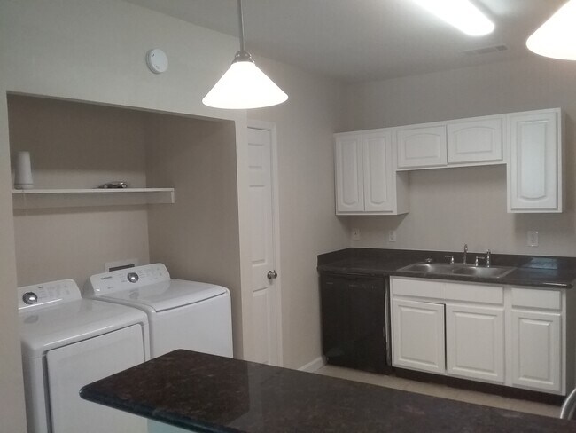 2041 Amelia St New Orleans La 70115 Apartments New Orleans La Apartments Com