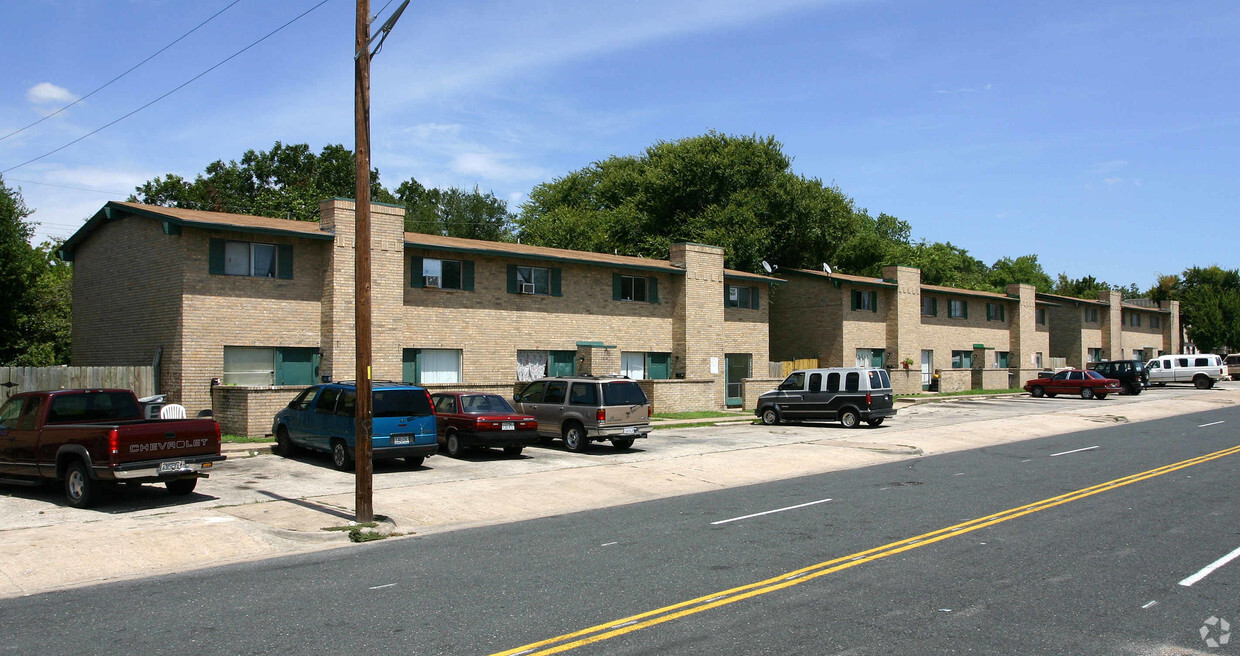 Wooten Park Townhomes Apartaments - Wooten Park Townhomes Apartments