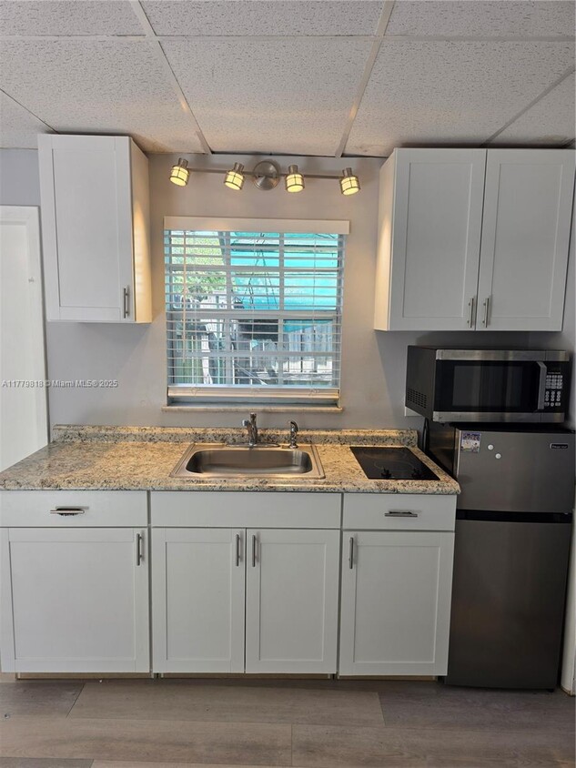 Foto del edificio - 408 Hibiscus Ave