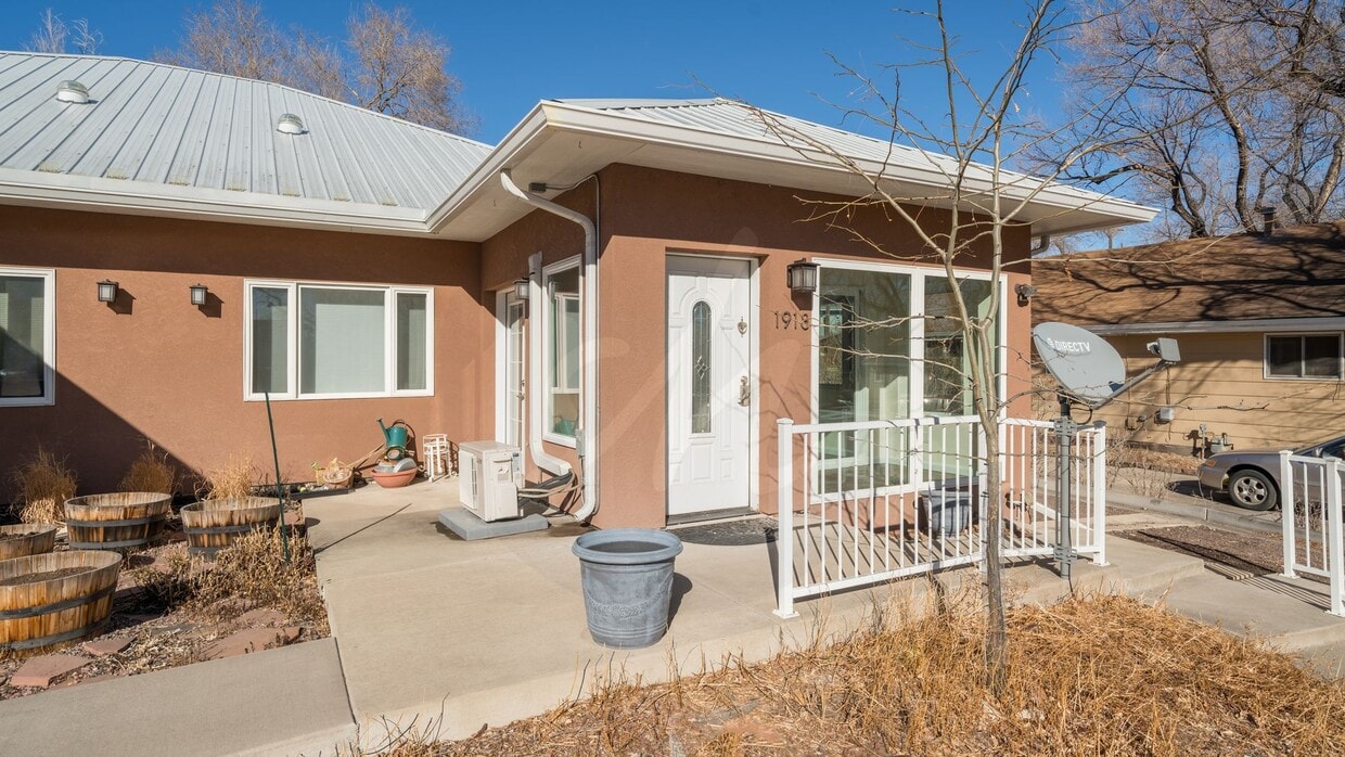 Primary Photo - West Side Charmer in Old Colorado City