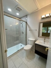 Building Photo - 329 W Thomson Ave