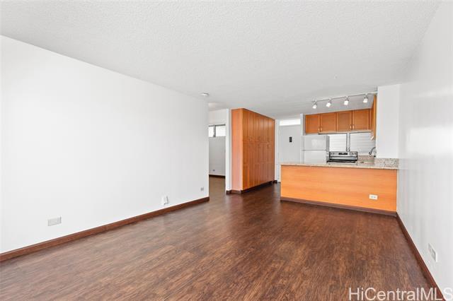 Building Photo - 2421 Ala Wai Blvd