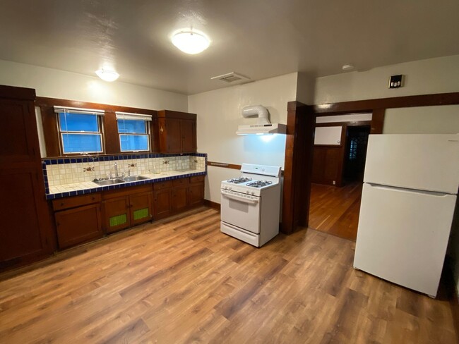 Building Photo - Charming 2 Bedroom 1 Bath Downtown SJ Craf...