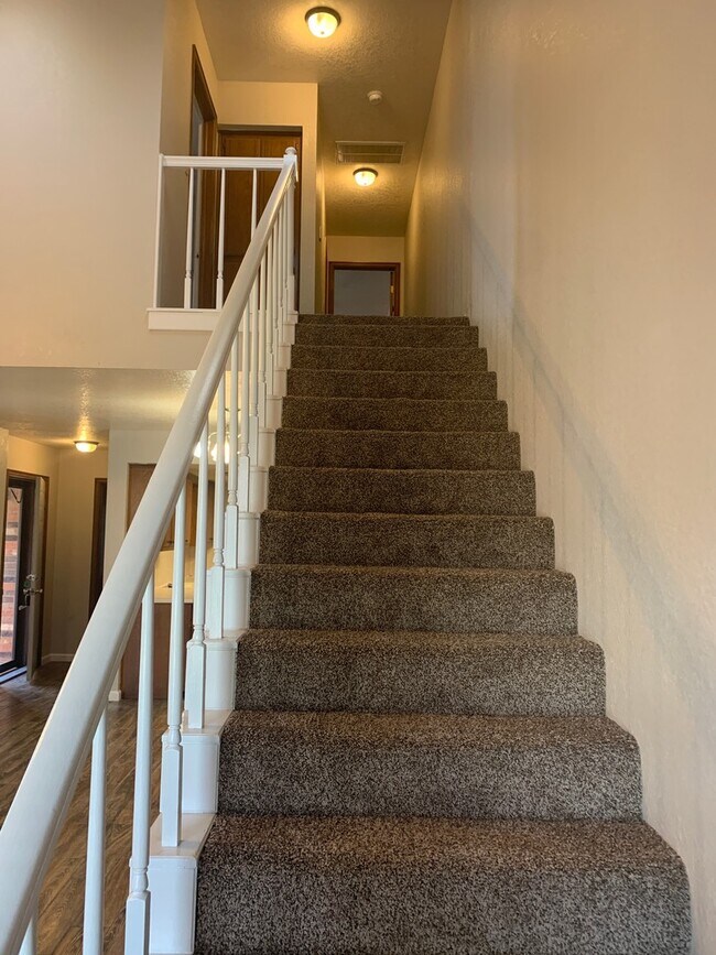 Foto del edificio - Westside Duplex for Lease near Sooner Mall!!!