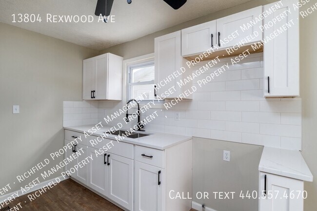 Foto del edificio - 13804 Rexwood Ave