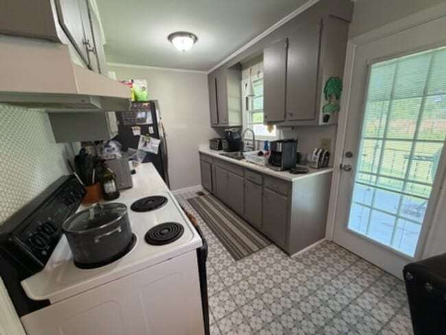 Building Photo - 103 Fairlane Cir