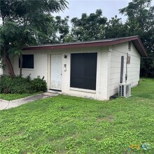 Building Photo - 1231 N LBJ Dr