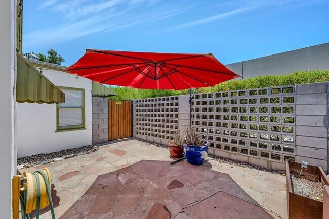 Foto del edificio - Charming home located in a highly convenient central Phoenix area