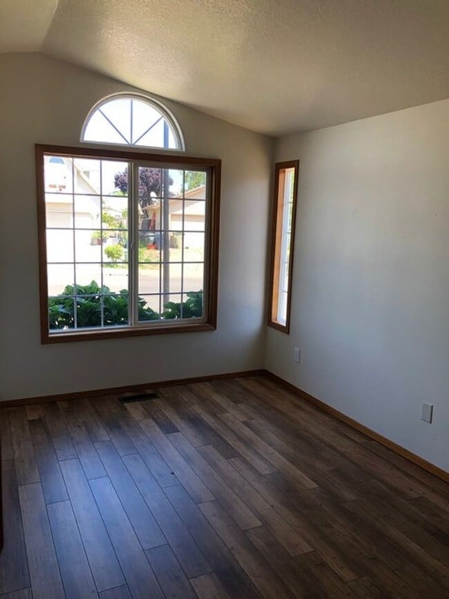 Foto del edificio - 21696 SW Jay St