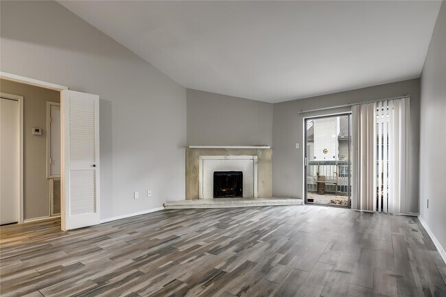 Foto del edificio - 9707 Richmond Ave.