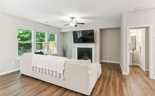 Foto del edificio - 150 Duval Dr